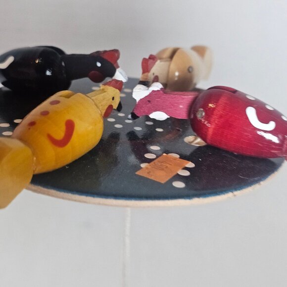 Wooden chicken pecking toy hen eating seeds - Picture 3 of 5